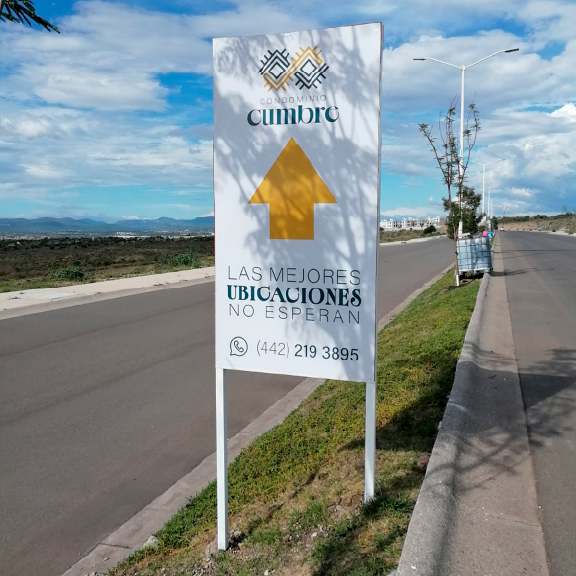 Estructura publicitaria en desarrollo inmobiliario o fraccionamiento 3